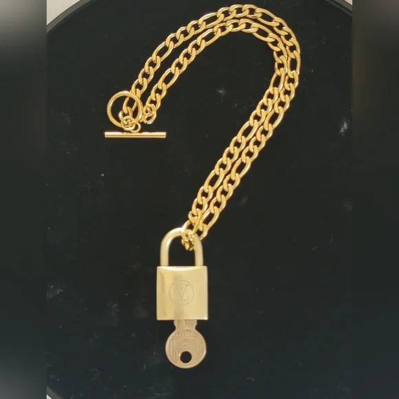 Authentic Vintage Gold Louis Vuitton Key and Lock Necklace Set #226🔒🔑 - Picture 14 of 17